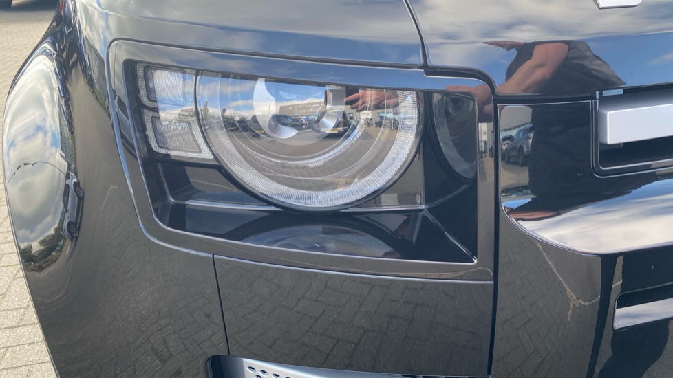Land Rover Defender 3.0 D250 HSE 110 5dr Auto Diesel Estate - Image 17