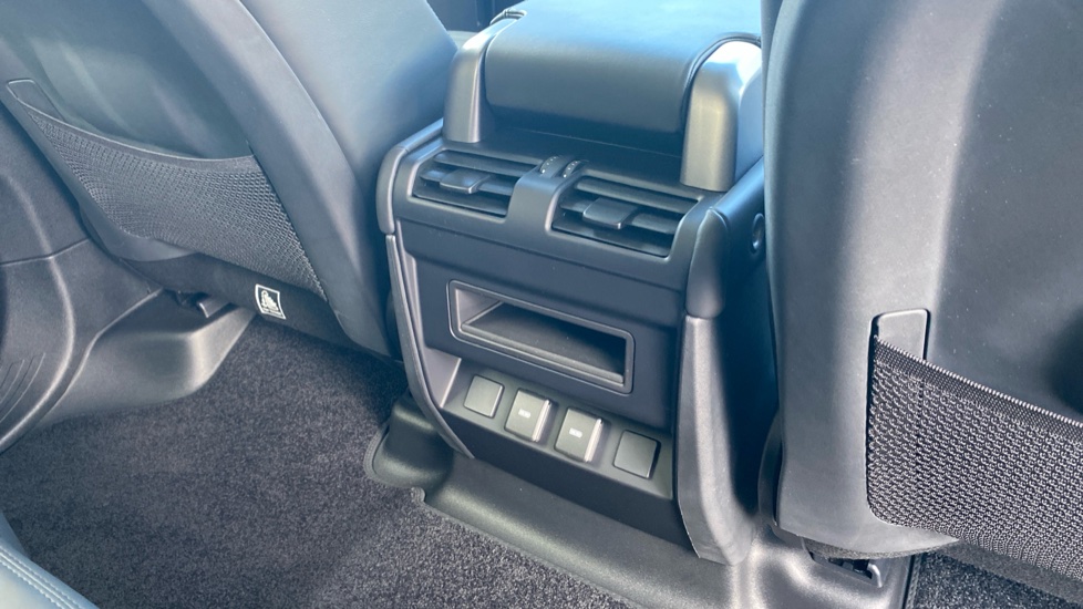 Land Rover Defender 3.0 D250 HSE 110 5dr Auto Diesel Estate - Image 18