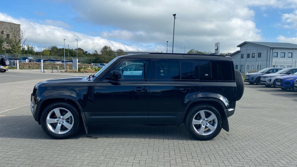 Land Rover Defender 3.0 D250 HSE 110 5dr Auto Diesel Estate - Image 21