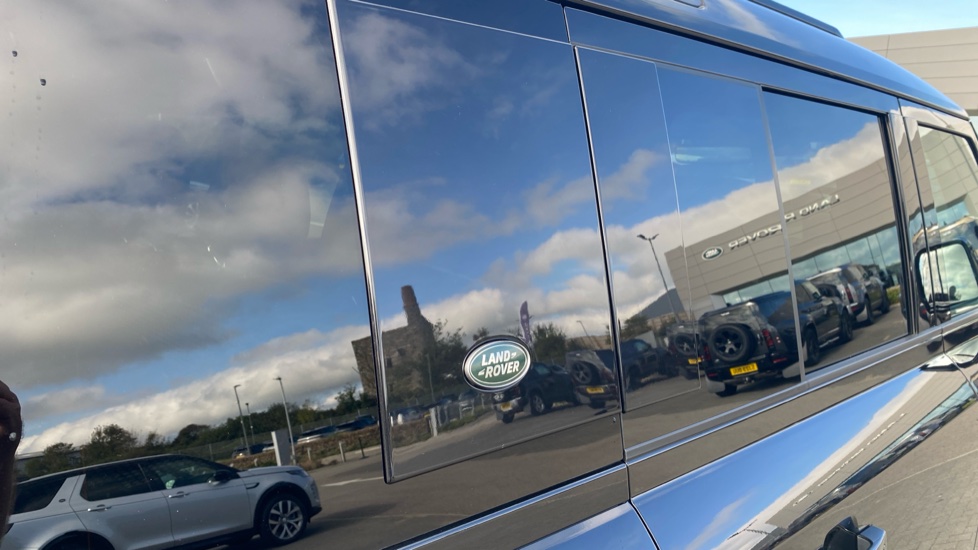 Land Rover Defender 3.0 D250 HSE 110 5dr Auto Diesel Estate - Image 24