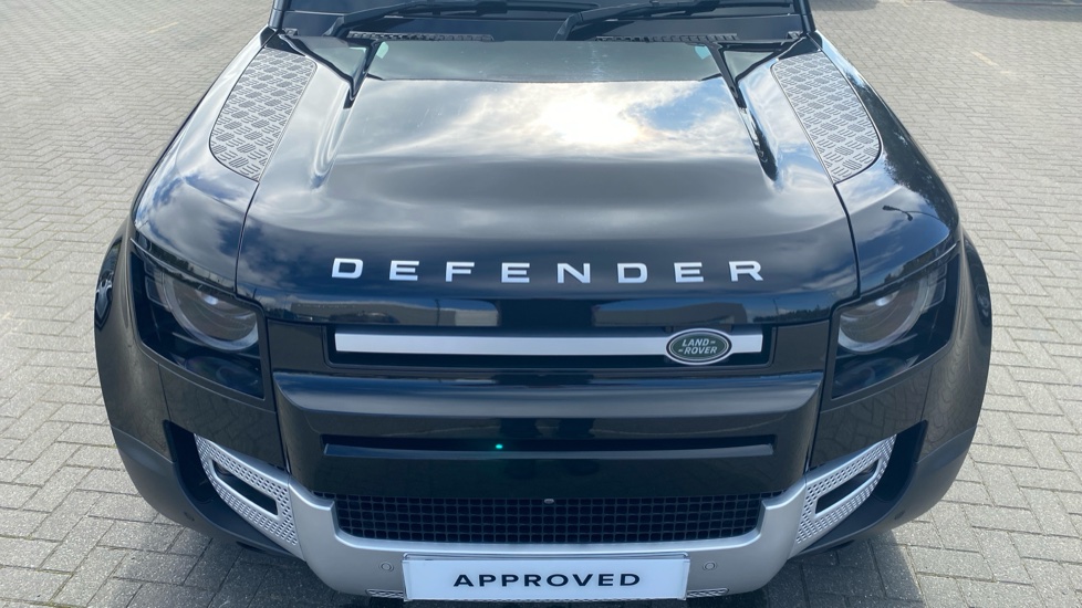 Land Rover Defender 3.0 D250 HSE 110 5dr Auto Diesel Estate - Image 31
