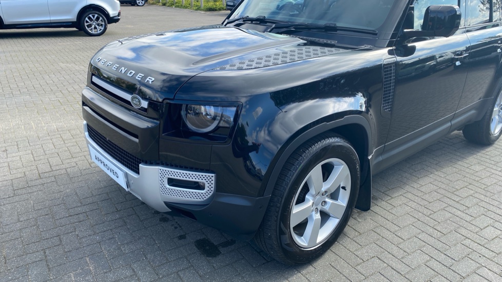 Land Rover Defender 3.0 D250 HSE 110 5dr Auto Diesel Estate - Image 32