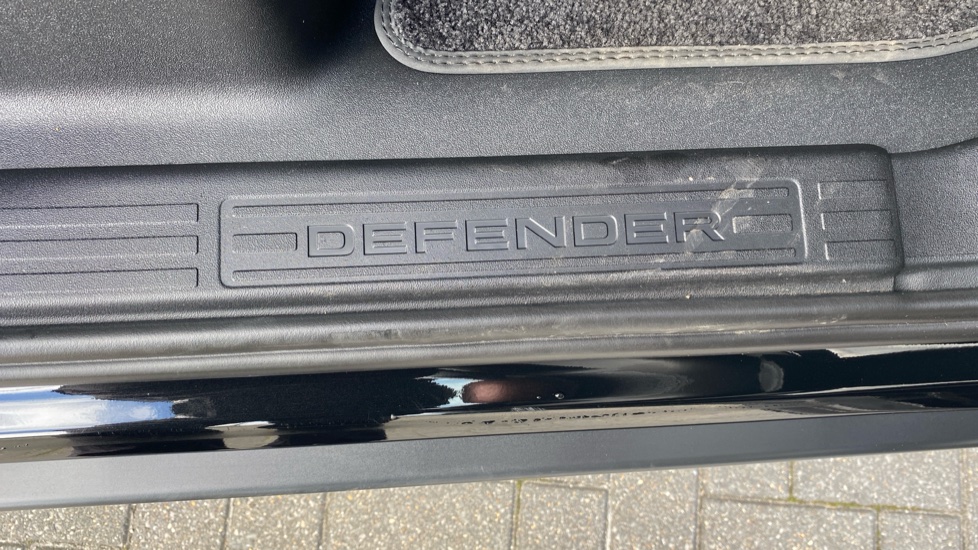 Land Rover Defender 3.0 D250 HSE 110 5dr Auto Diesel Estate - Image 51