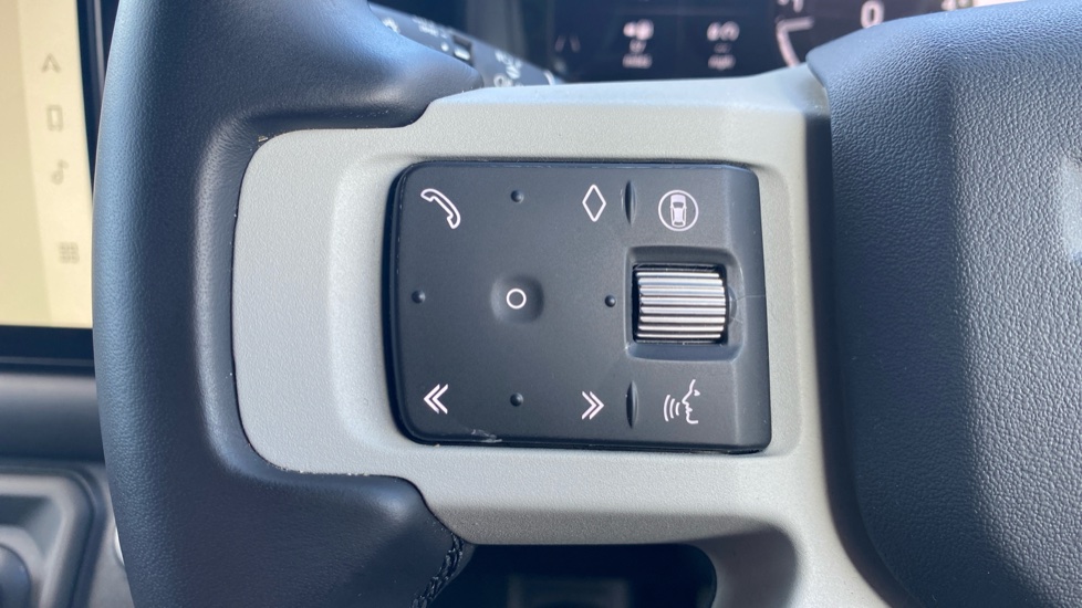 Land Rover Defender 3.0 D250 HSE 110 5dr Auto Diesel Estate - Image 57