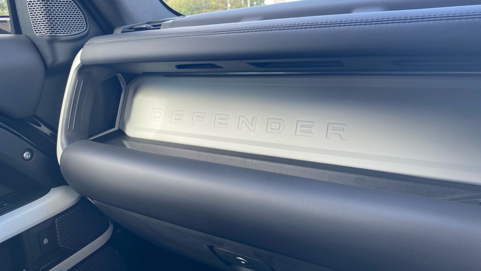 Land Rover Defender 3.0 D250 HSE 110 5dr Auto Diesel Estate - Image 63