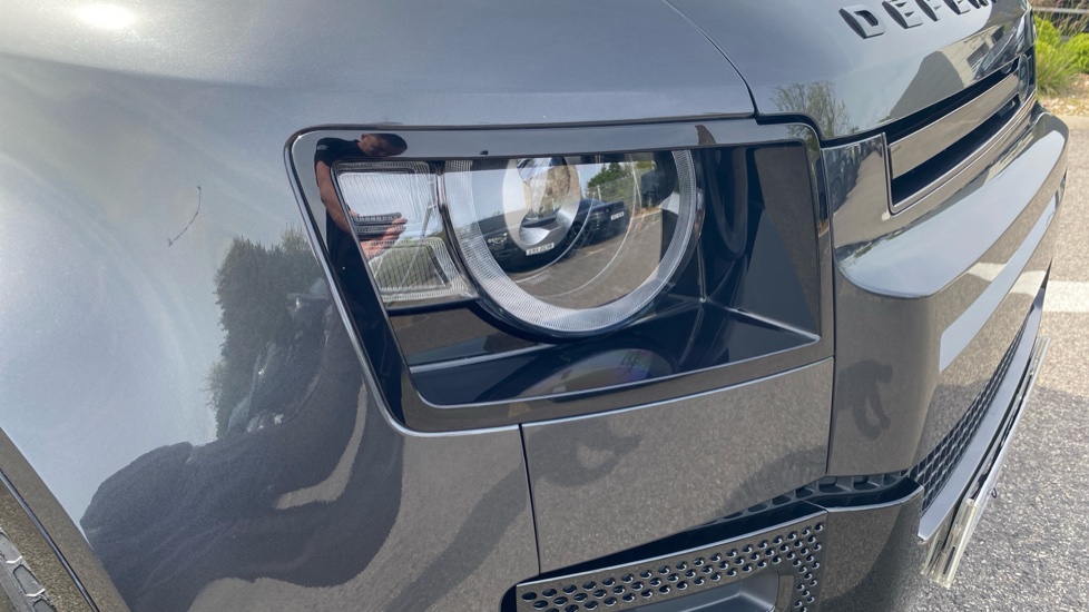 Land Rover Defender 3.0 D300 X-Dynamic HSE 130 5dr Auto Diesel Estate - Image 17