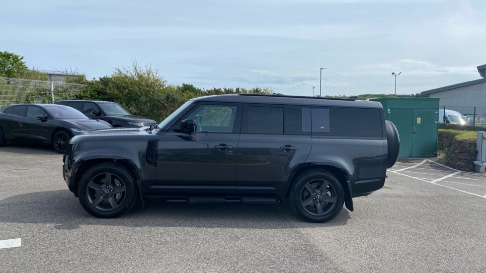 Land Rover Defender 3.0 D300 X-Dynamic HSE 130 5dr Auto Diesel Estate - Image 21