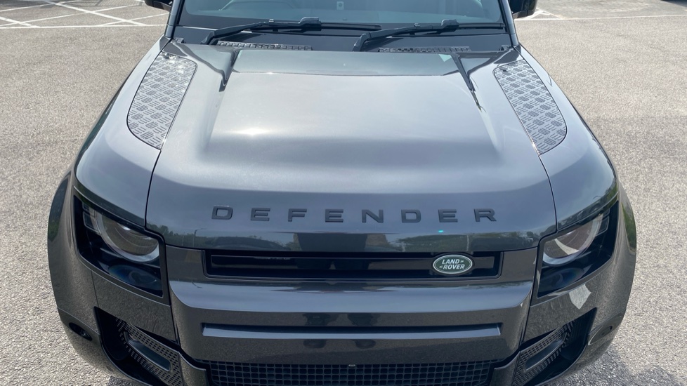 Land Rover Defender 3.0 D300 X-Dynamic HSE 130 5dr Auto Diesel Estate - Image 33