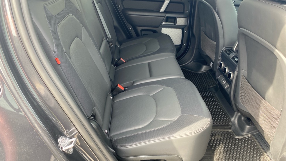Land Rover Defender 3.0 D300 X-Dynamic HSE 130 5dr Auto Diesel Estate - Image 45