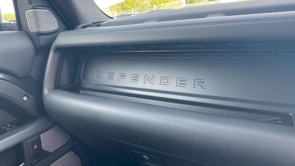 Land Rover Defender 3.0 D300 X-Dynamic HSE 130 5dr Auto Diesel Estate - Image 61