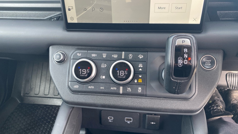 Land Rover Defender 3.0 D300 X-Dynamic HSE 130 5dr Auto Diesel Estate - Image 62