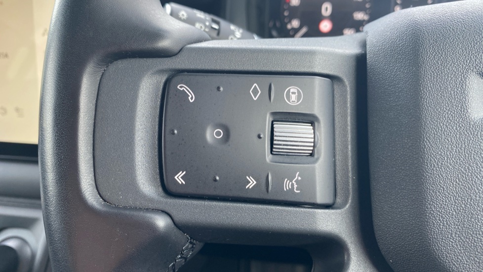Land Rover Defender 3.0 D300 X-Dynamic HSE 130 5dr Auto Diesel Estate - Image 64