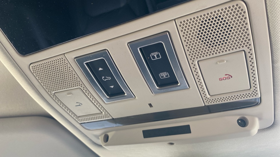 Land Rover Defender 3.0 D300 X-Dynamic HSE 130 5dr Auto Diesel Estate - Image 77