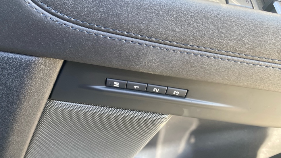 Land Rover Range Rover Evoque 2.0 D200 Autobiography 5dr Auto Diesel Hatchback - Image 43