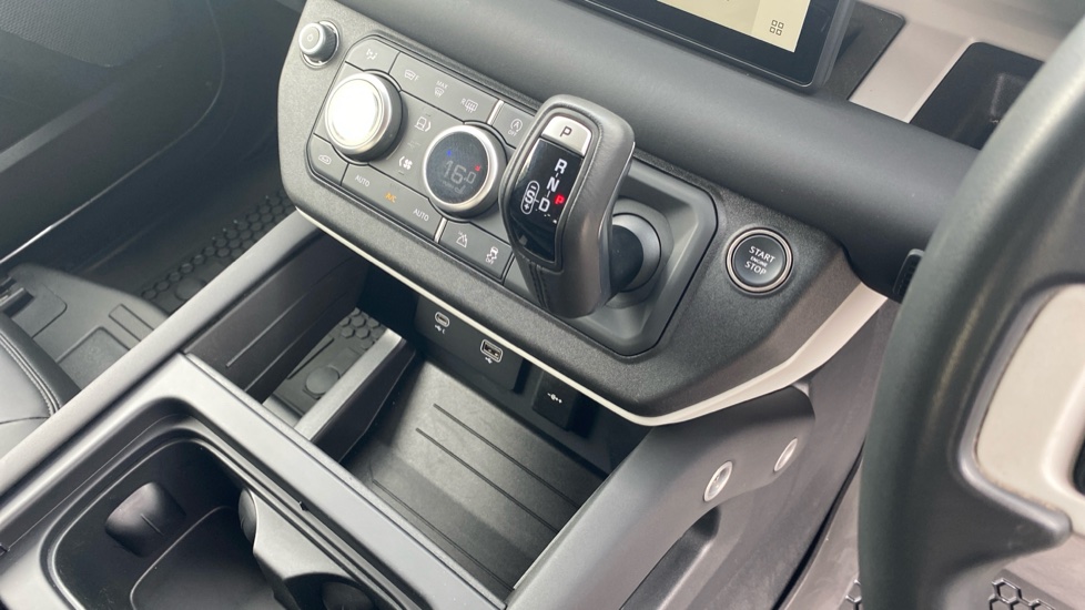Land Rover Defender 3.0 D250 SE 110 5dr Auto Diesel Estate - Image 13