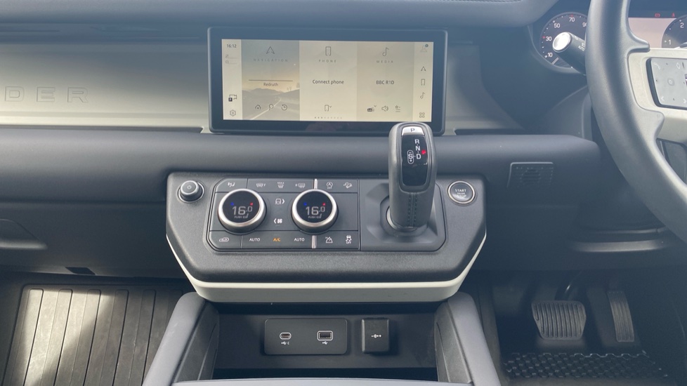 Land Rover Defender 3.0 D250 SE 110 5dr Auto Diesel Estate - Image 14