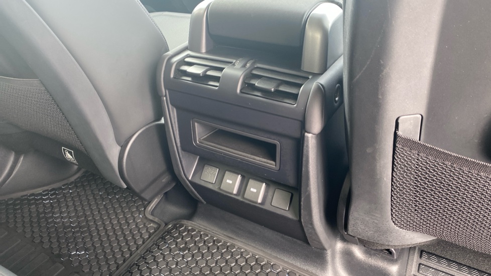 Land Rover Defender 3.0 D250 SE 110 5dr Auto Diesel Estate - Image 18