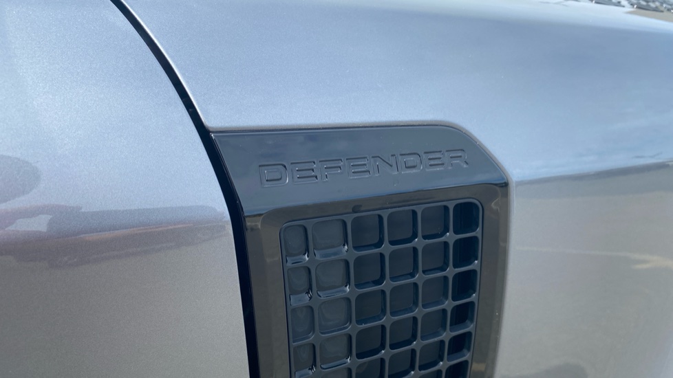 Land Rover Defender 3.0 D250 SE 110 5dr Auto Diesel Estate - Image 29