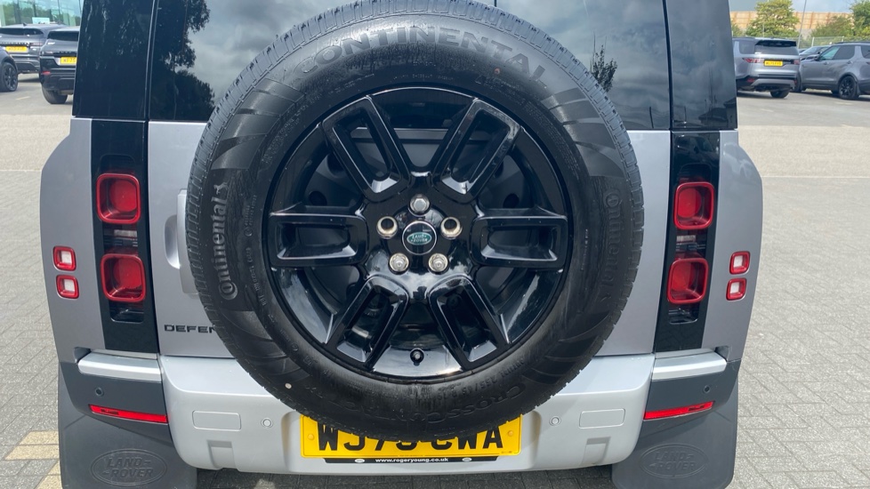 Land Rover Defender 3.0 D250 SE 110 5dr Auto Diesel Estate - Image 38