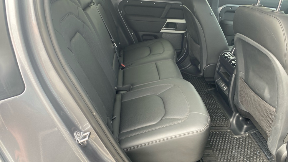 Land Rover Defender 3.0 D250 SE 110 5dr Auto Diesel Estate - Image 42
