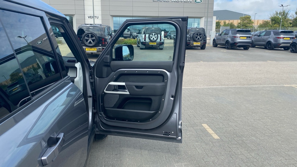 Land Rover Defender 3.0 D250 SE 110 5dr Auto Diesel Estate - Image 46