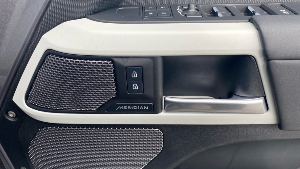 Land Rover Defender 3.0 D250 SE 110 5dr Auto Diesel Estate - Image 48