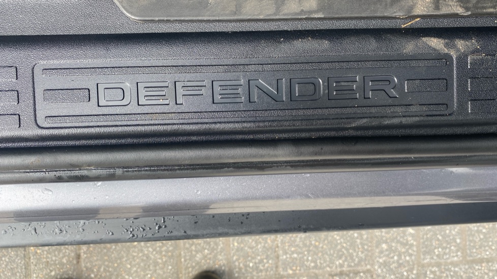 Land Rover Defender 3.0 D250 SE 110 5dr Auto Diesel Estate - Image 50