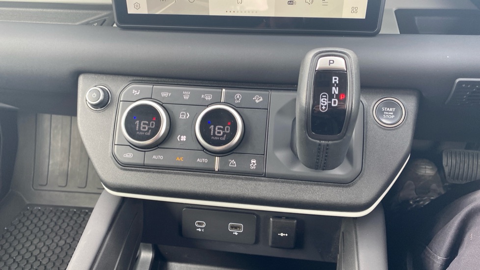 Land Rover Defender 3.0 D250 SE 110 5dr Auto Diesel Estate - Image 59