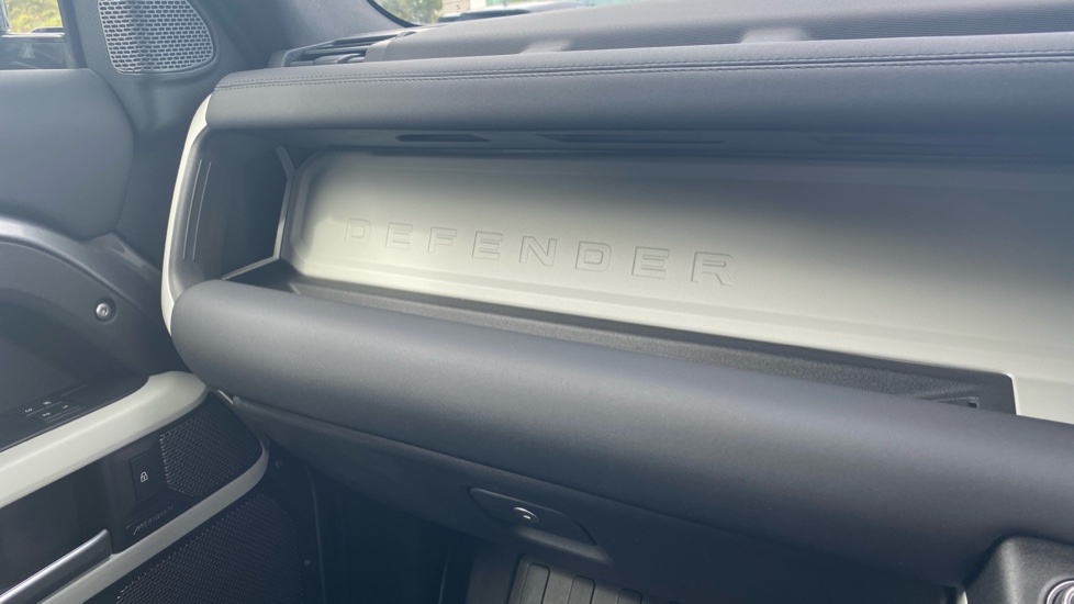 Land Rover Defender 3.0 D250 SE 110 5dr Auto Diesel Estate - Image 60