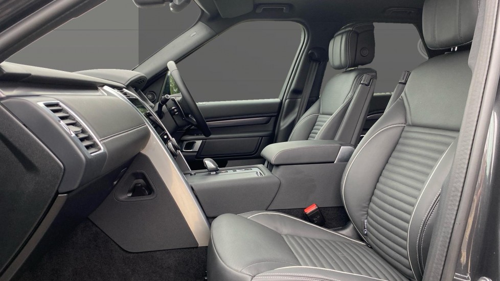 Land Rover Discovery 3.0 D300 Metropolitan Edition 5dr Auto Diesel Station Wagon - Image 3