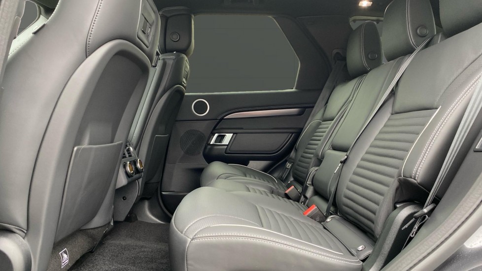 Land Rover Discovery 3.0 D300 Metropolitan Edition 5dr Auto Diesel Station Wagon - Image 4