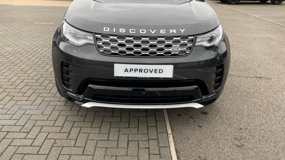 Land Rover Discovery 3.0 D300 Metropolitan Edition 5dr Auto Diesel Station Wagon - Image 17
