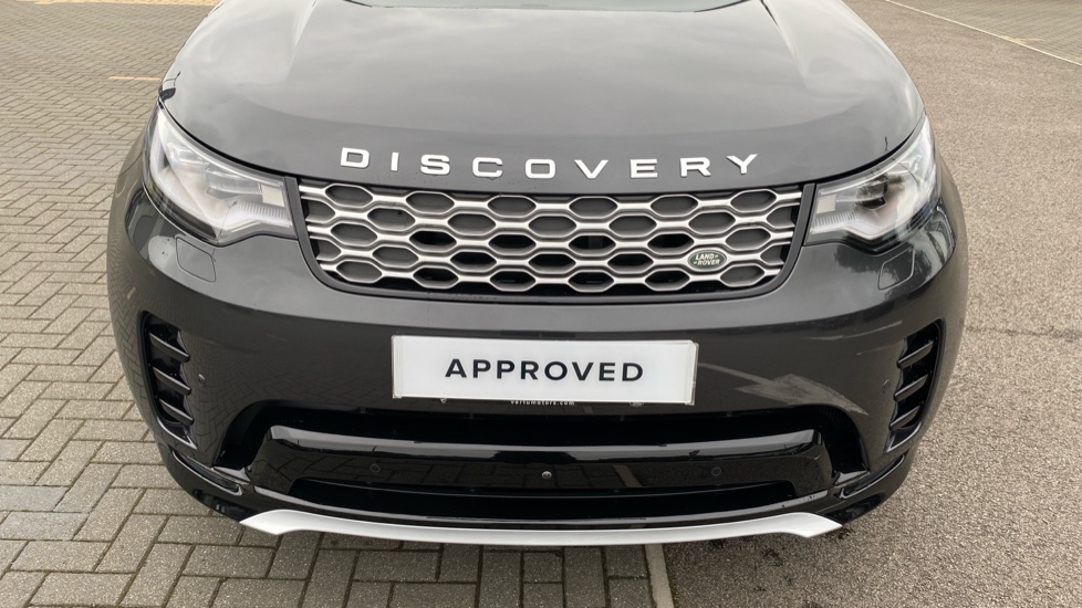 Land Rover Discovery 3.0 D300 Metropolitan Edition 5dr Auto Diesel Station Wagon - Image 19