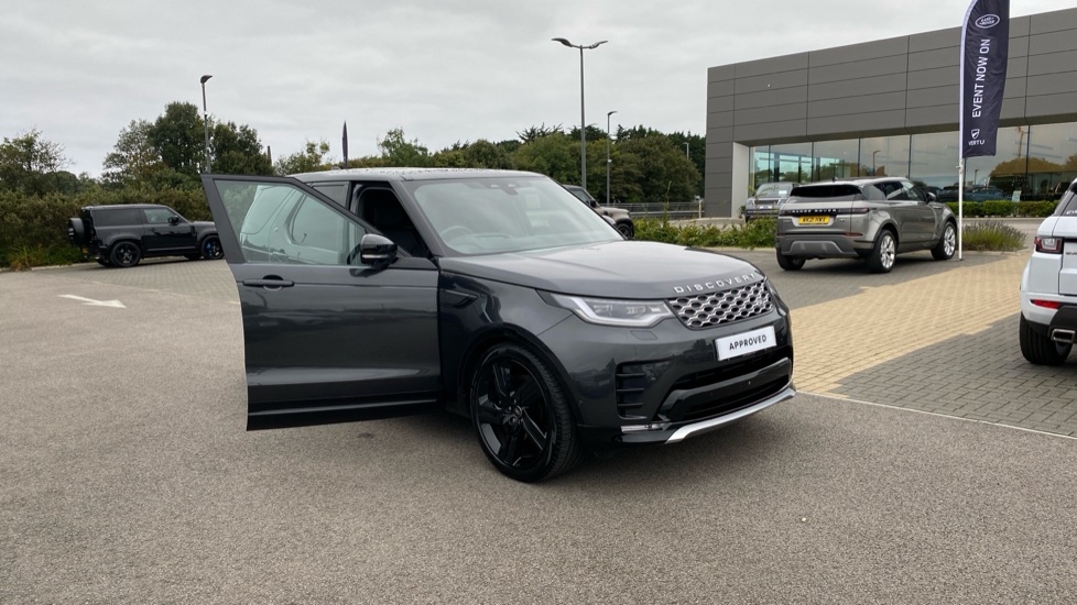 Land Rover Discovery 3.0 D300 Metropolitan Edition 5dr Auto Diesel Station Wagon - Image 29