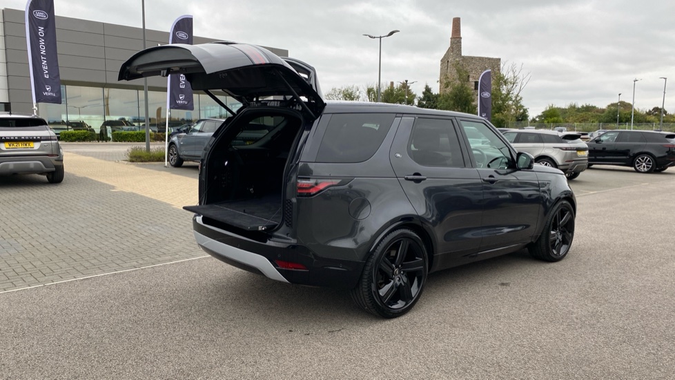 Land Rover Discovery 3.0 D300 Metropolitan Edition 5dr Auto Diesel Station Wagon - Image 32