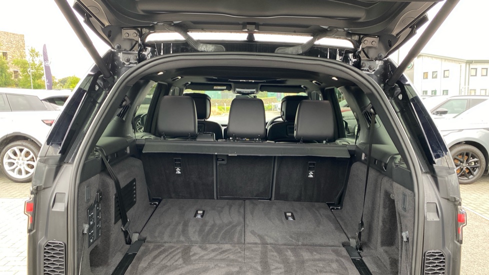 Land Rover Discovery 3.0 D300 Metropolitan Edition 5dr Auto Diesel Station Wagon - Image 34
