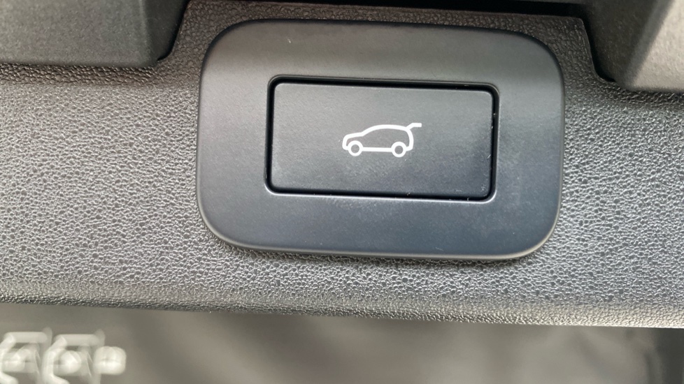 Land Rover Discovery 3.0 D300 Metropolitan Edition 5dr Auto Diesel Station Wagon - Image 39