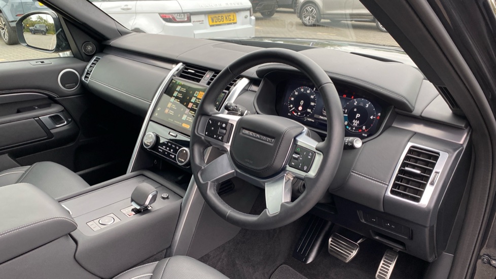 Land Rover Discovery 3.0 D300 Metropolitan Edition 5dr Auto Diesel Station Wagon - Image 40