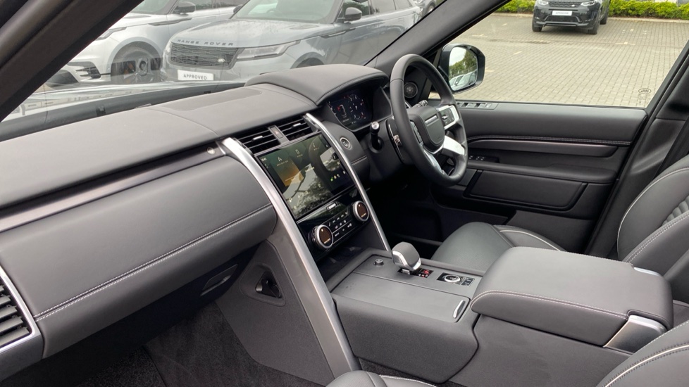 Land Rover Discovery 3.0 D300 Metropolitan Edition 5dr Auto Diesel Station Wagon - Image 49