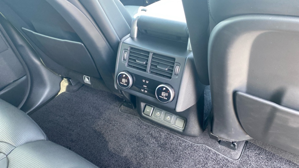 Land Rover Discovery 3.0 D300 Metropolitan Edition 5dr Auto Diesel Station Wagon - Image 60