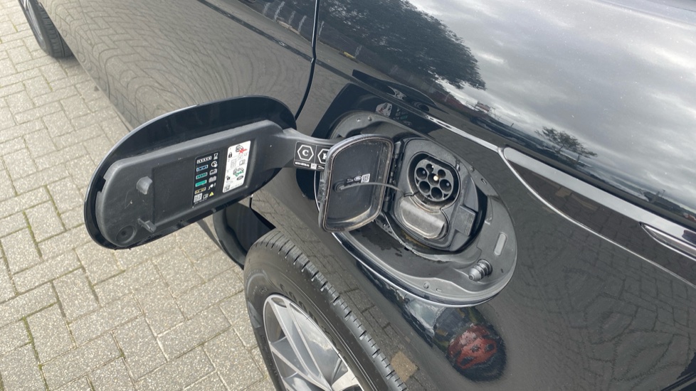 Land Rover Range Rover Evoque 1.5 P300e Dynamic SE 5dr Auto Hatchback - Image 33