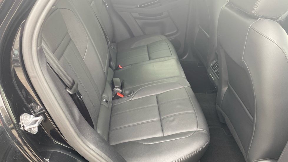 Land Rover Range Rover Evoque 1.5 P300e Dynamic SE 5dr Auto Hatchback - Image 39