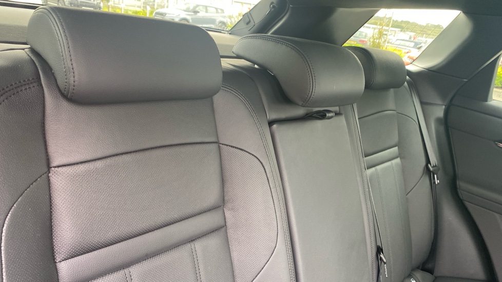 Land Rover Range Rover Evoque 1.5 P300e Dynamic SE 5dr Auto Hatchback - Image 40
