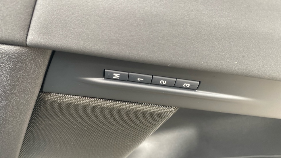Land Rover Range Rover Evoque 1.5 P300e Dynamic SE 5dr Auto Hatchback - Image 45