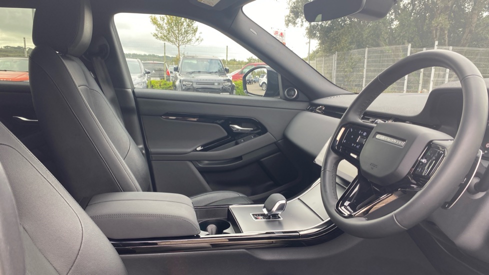 Land Rover Range Rover Evoque 1.5 P300e Dynamic SE 5dr Auto Hatchback - Image 49