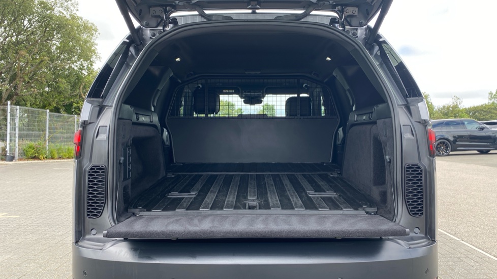 Land Rover Discovery Diesel 3.0 D350 SE Commercial Auto - Image 10