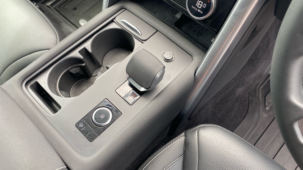 Land Rover Discovery Diesel 3.0 D350 SE Commercial Auto - Image 13