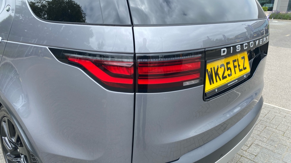 Land Rover Discovery Diesel 3.0 D350 SE Commercial Auto - Image 19