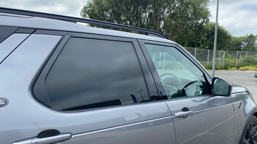 Land Rover Discovery Diesel 3.0 D350 SE Commercial Auto - Image 26