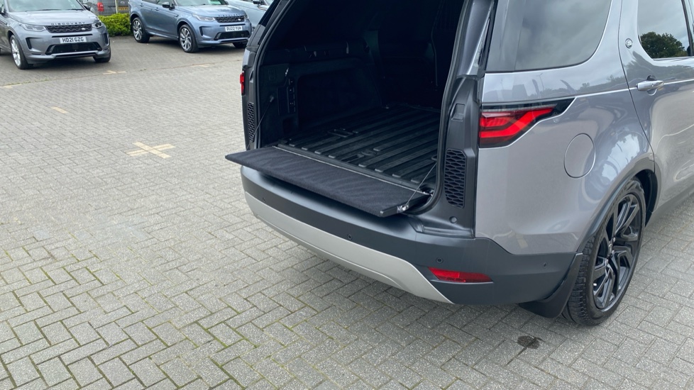 Land Rover Discovery Diesel 3.0 D350 SE Commercial Auto - Image 33